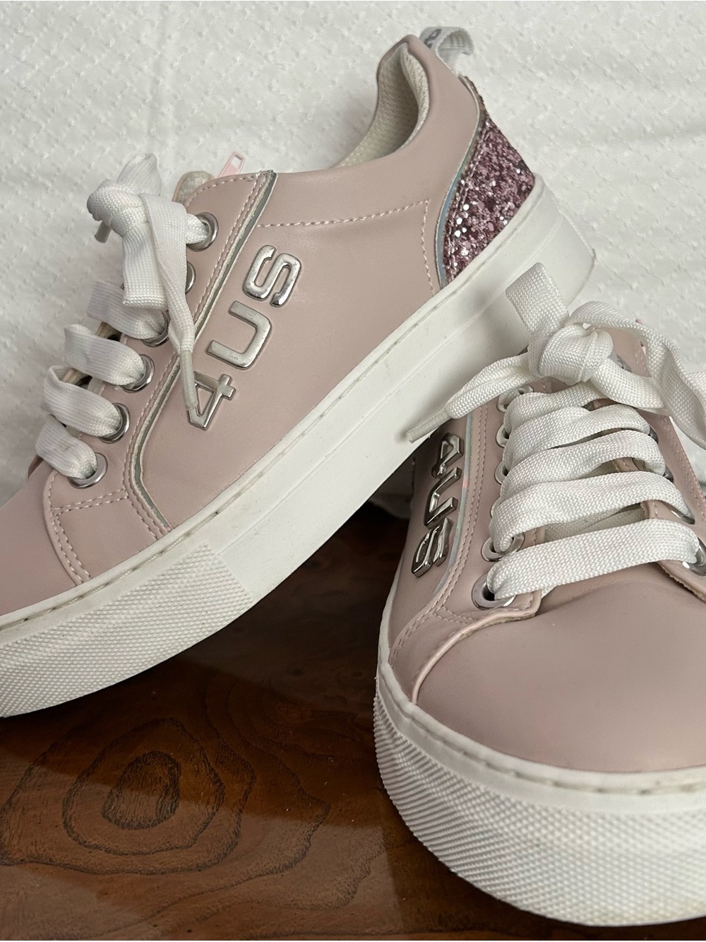 ROSE LEATHER/GLITTER SNEAKERS ALMOST NEW